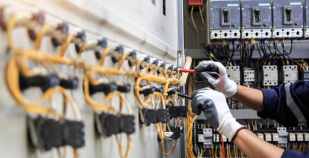 Professional Electrician technician working in Steele, AL